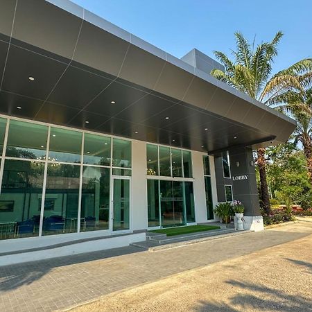 Baan Suan Khun Ta And Golf Resort Ubon Ratchathani Esterno foto