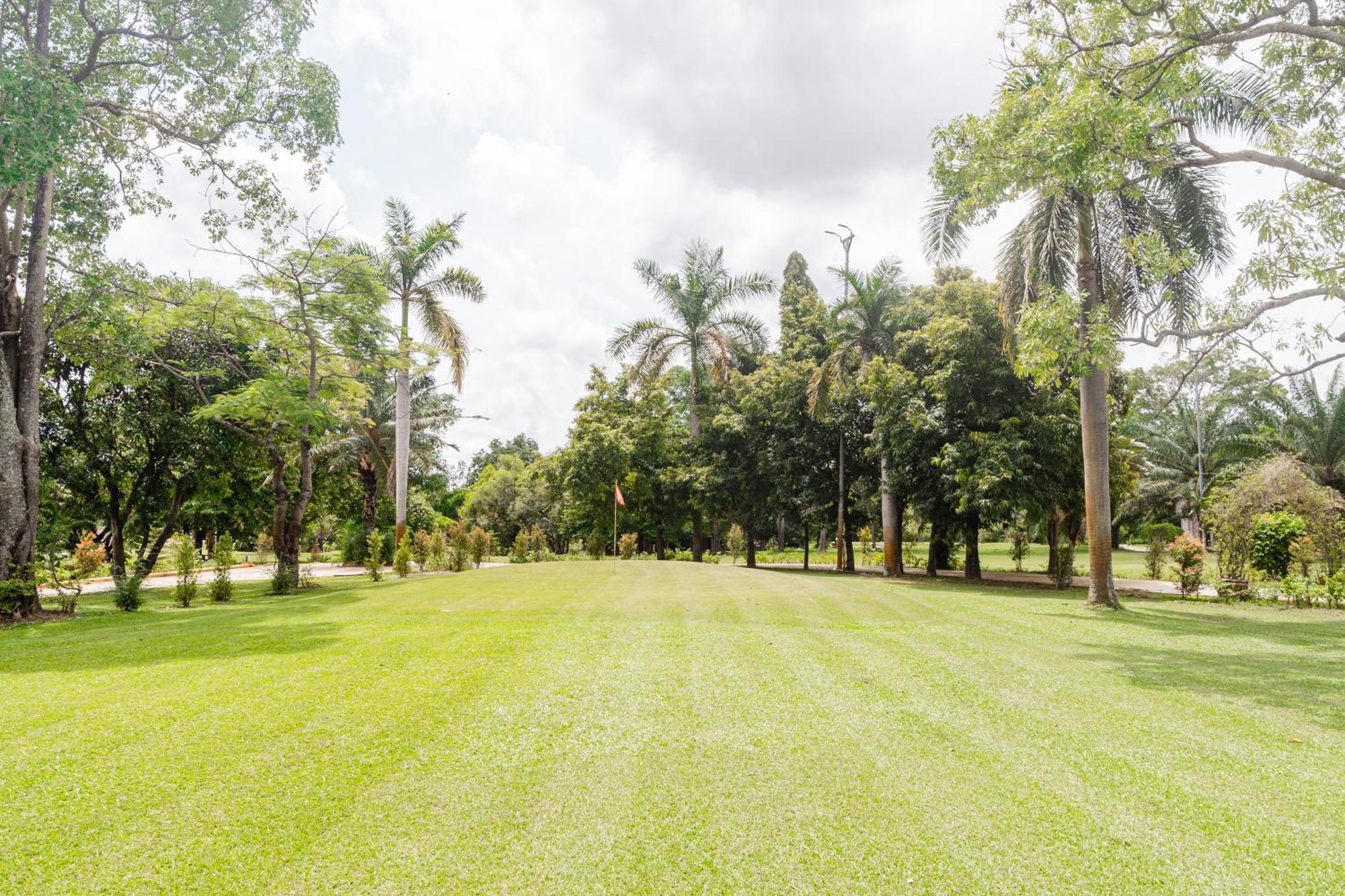 Baan Suan Khun Ta And Golf Resort Ubon Ratchathani Esterno foto