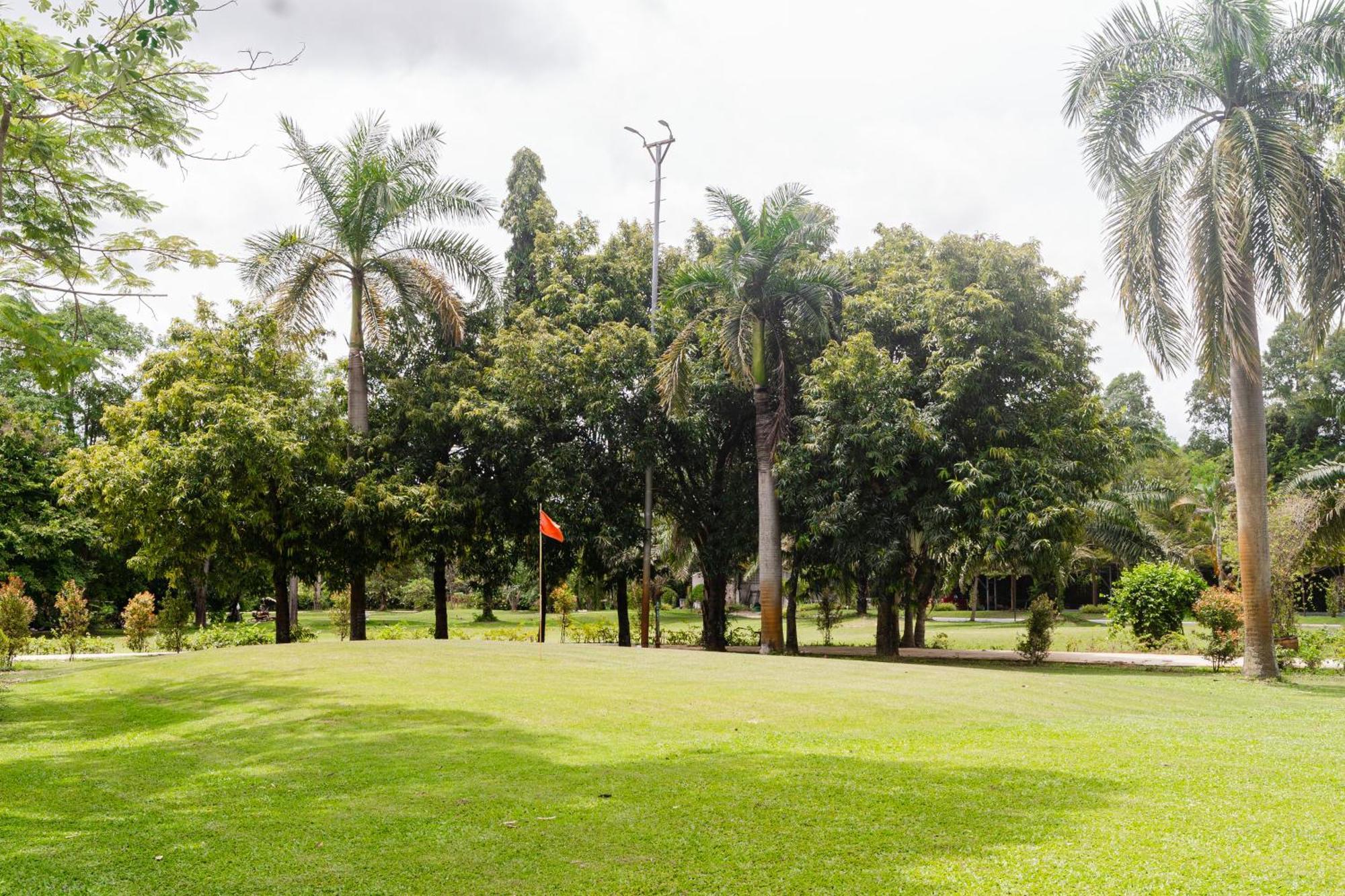 Baan Suan Khun Ta And Golf Resort Ubon Ratchathani Esterno foto