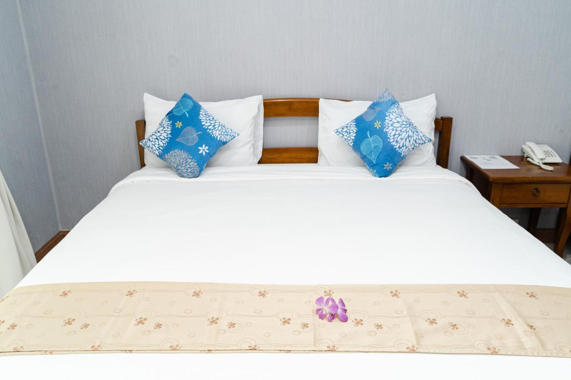 Baan Suan Khun Ta And Golf Resort Ubon Ratchathani Esterno foto