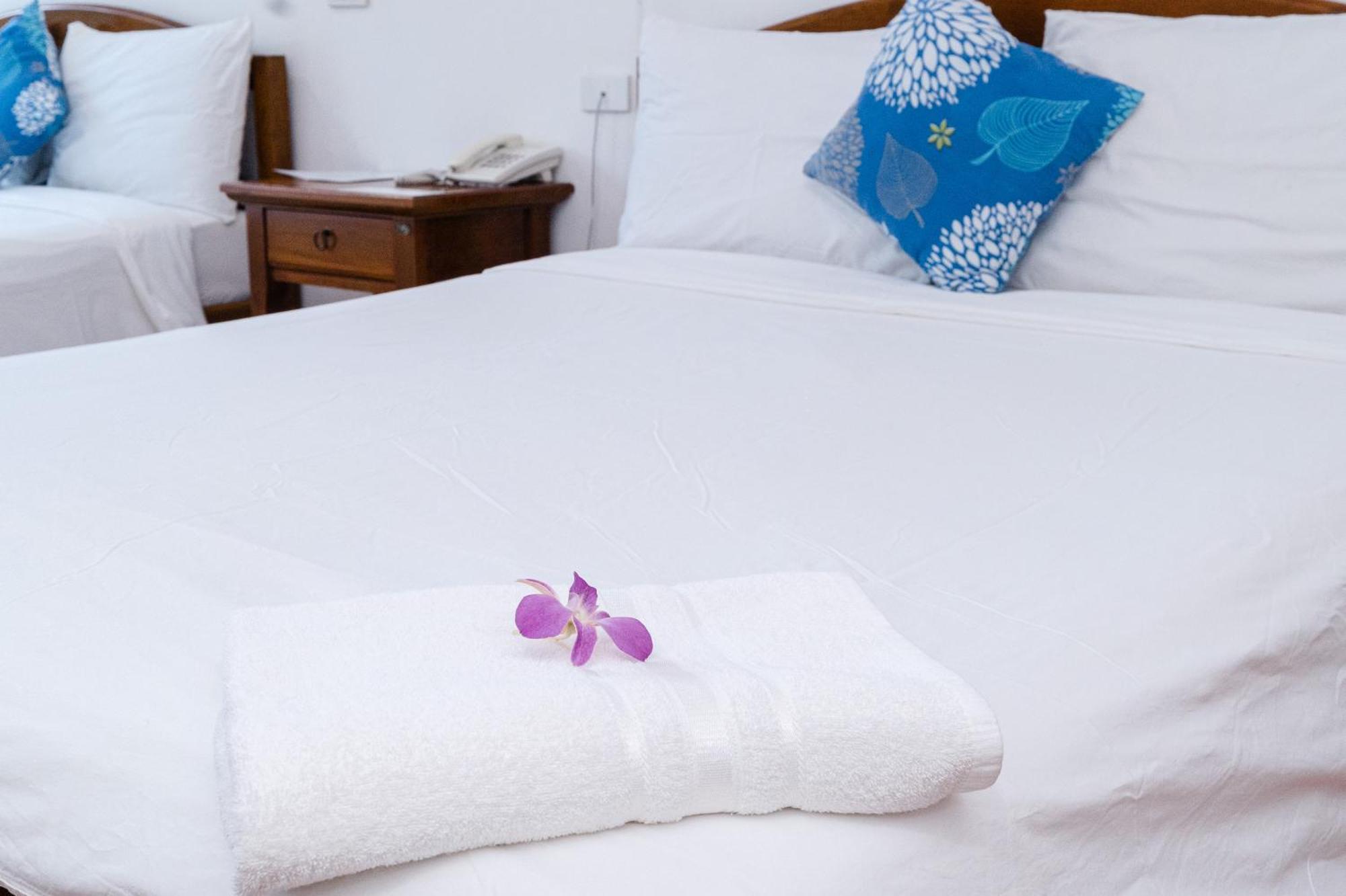 Baan Suan Khun Ta And Golf Resort Ubon Ratchathani Esterno foto