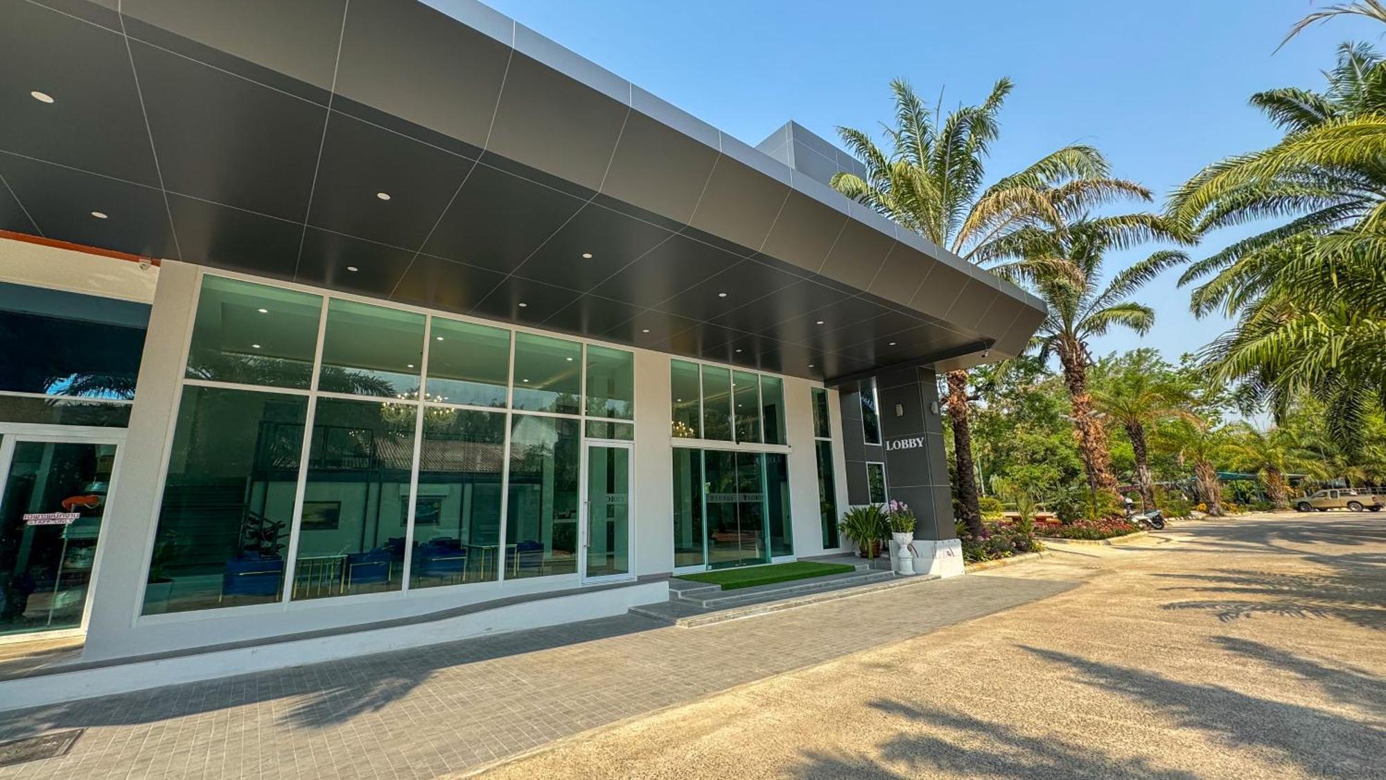 Baan Suan Khun Ta And Golf Resort Ubon Ratchathani Esterno foto