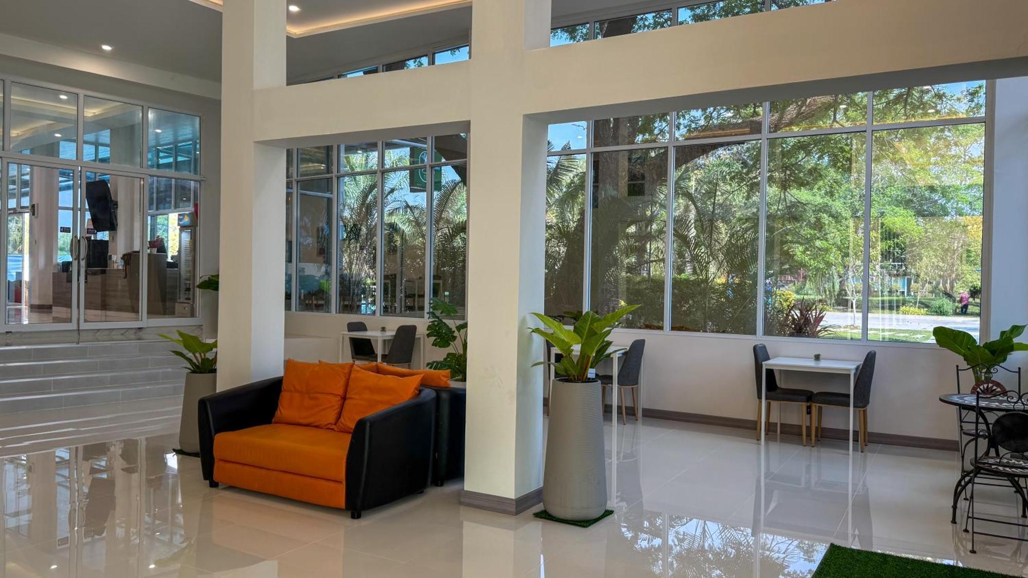 Baan Suan Khun Ta And Golf Resort Ubon Ratchathani Esterno foto