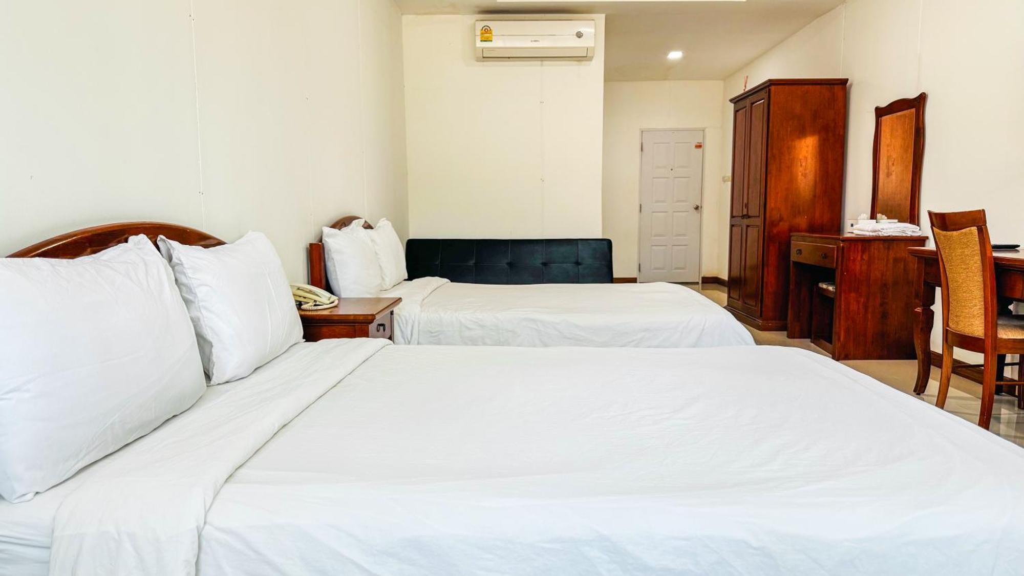 Baan Suan Khun Ta And Golf Resort Ubon Ratchathani Esterno foto