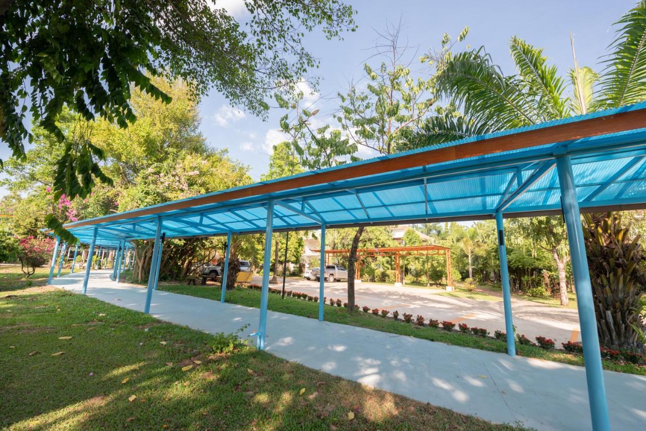 Baan Suan Khun Ta And Golf Resort Ubon Ratchathani Esterno foto